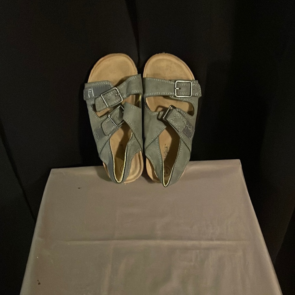 Cat and Jack kids sandals size 11